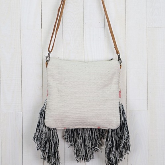 Last One! ~NWT Boho Tribal Fringe Crossbody Bag - Picture 3 of 4